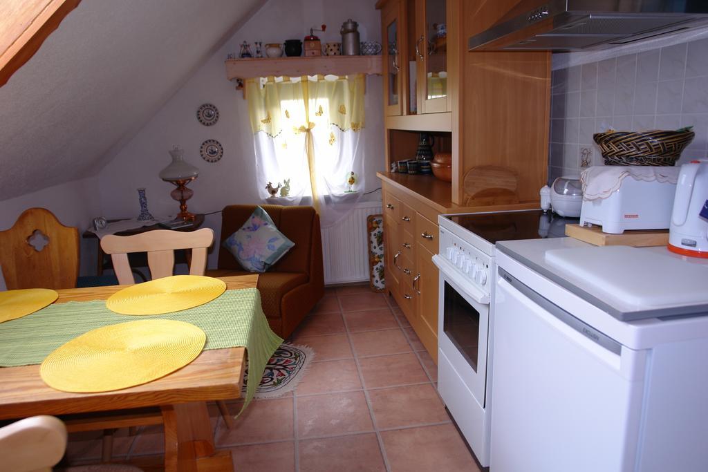 Ferienwohnung Bimmelbahn-Blick Neudorf  Pokoj fotografie